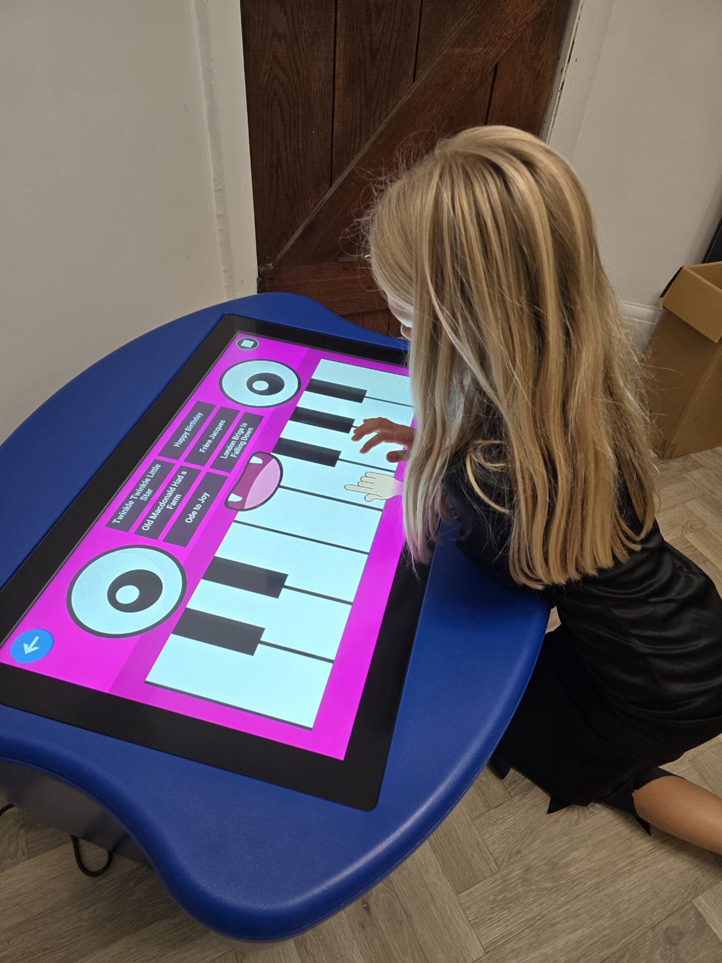 The Wave Touch Table - Image 6